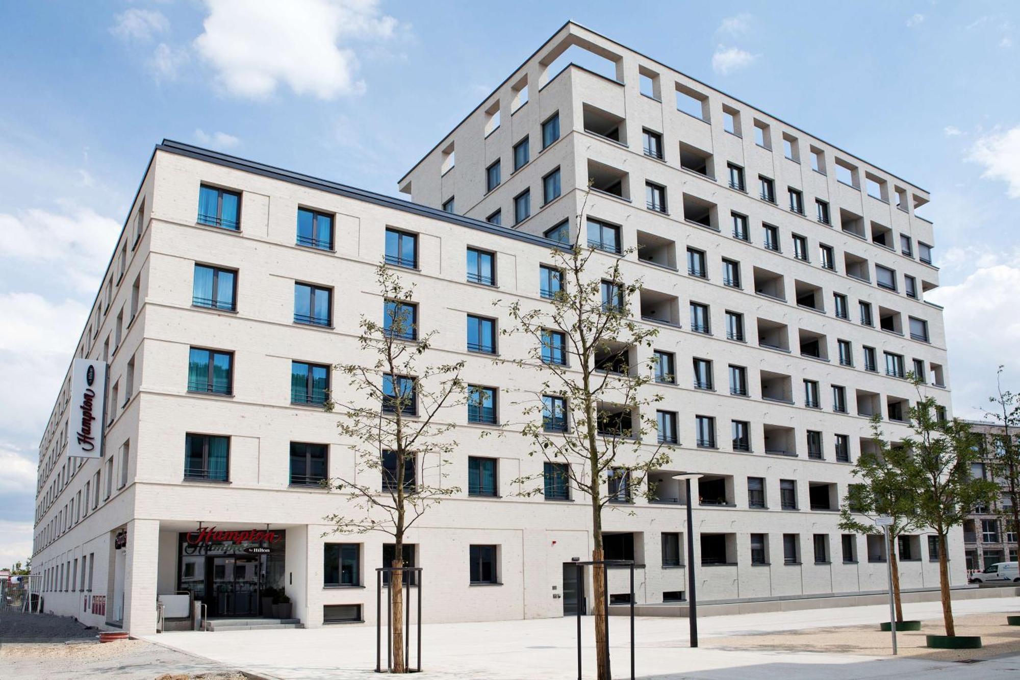 Hotel Hampton By Hilton 3*